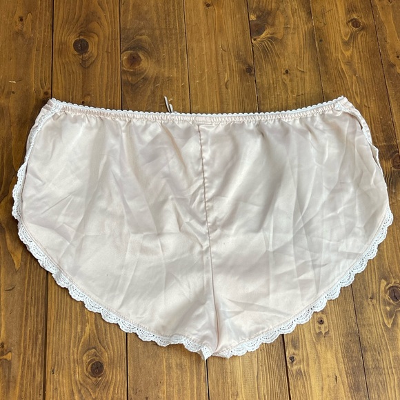 Urban Outfitters kimchi Blue satin pajama shorts size medium - Picture 2 of 7